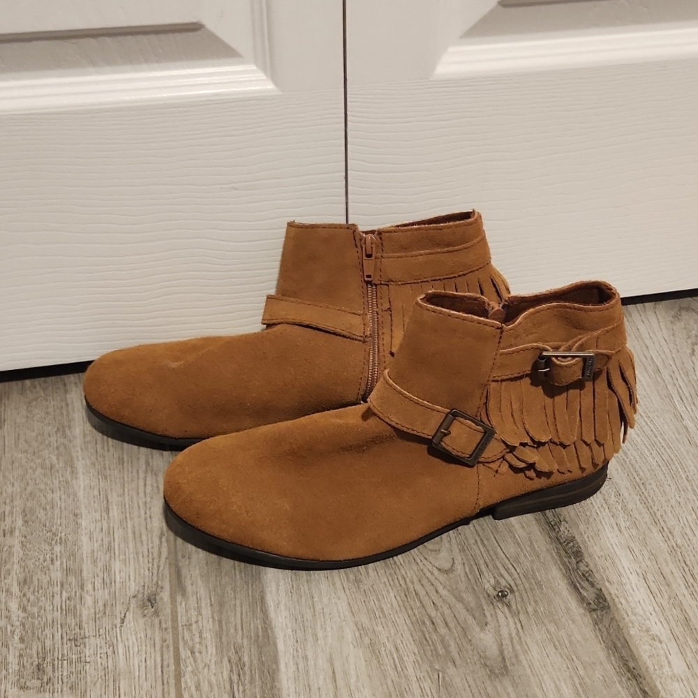 New Camel Minnetonka Ankle boots Size 9.5